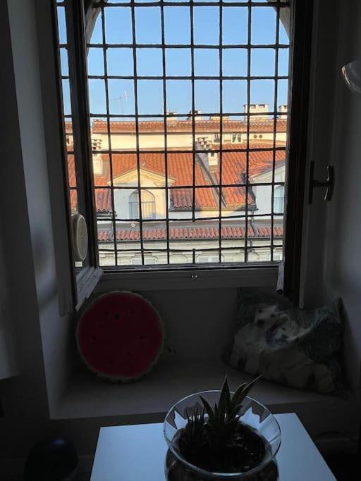 Piccola Mansardina Nel Cuore Di Torino Buitenkant foto